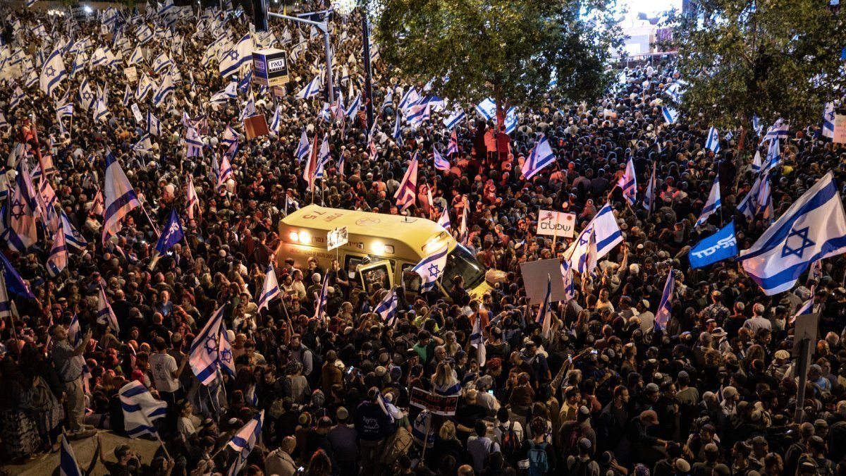 İsrail’de 100 bin kişi sokağa indi: Bu kez yargı reformu destekçileri