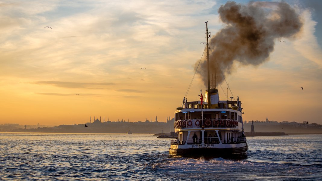 İstanbul Boğazı’nda tüm vapurlar bir dakika boyunca düdüğe bastı