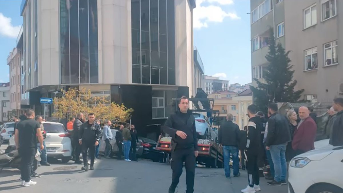 İstanbul'da korkunç olay! İki genç araçta başlarından vurulmuş halde bulundu