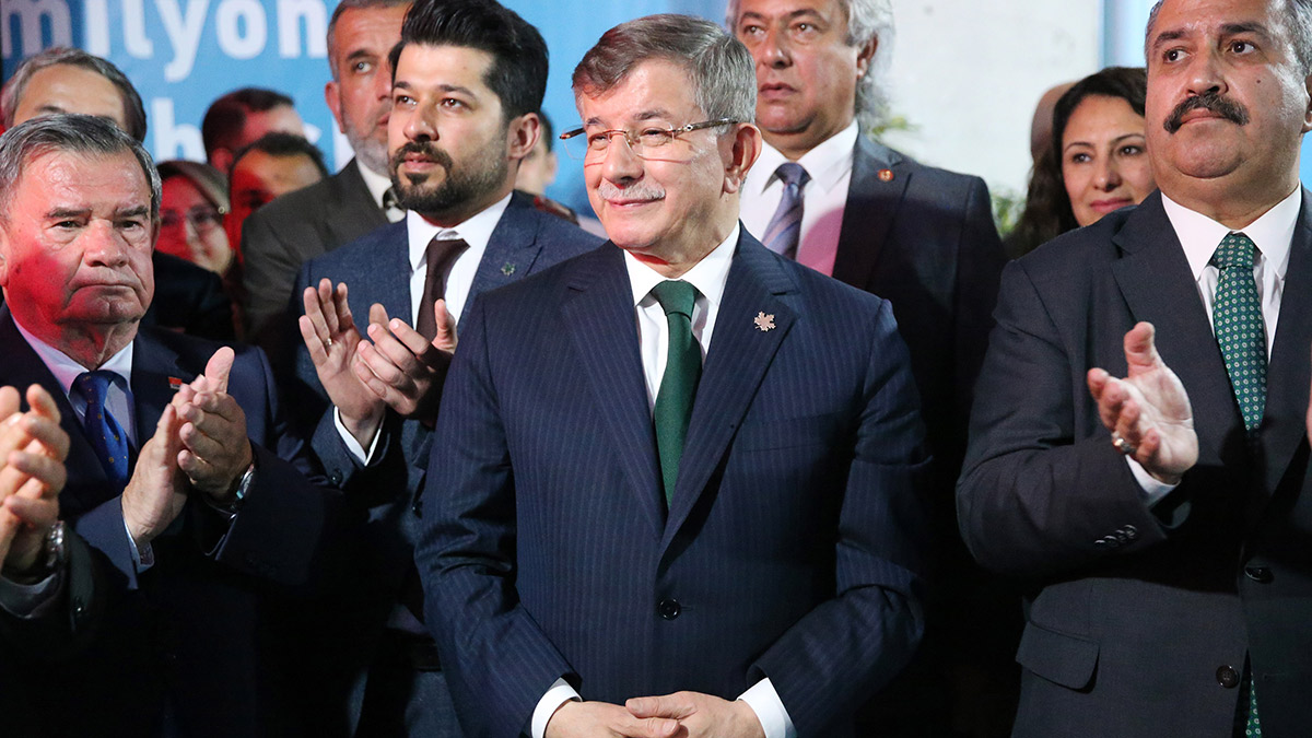 Davutoğlu: Türkiye'de insan onuruna yakışır bir düzen kuracağız