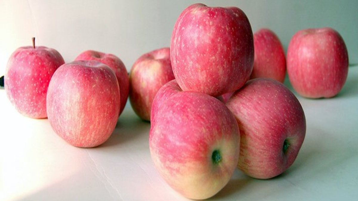 Rüyada Kırmızı Elma Görmek: Anlamı, Yorumları ve İşaretleri