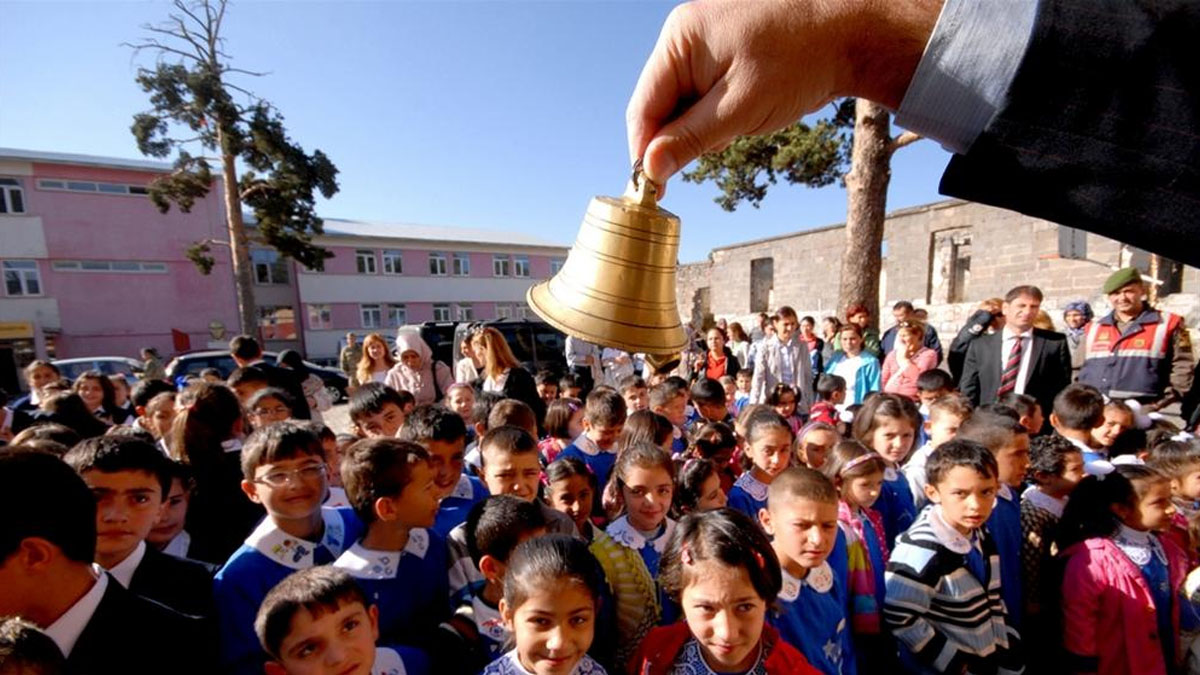 Mayısta öğrenciler okula 20 gün mü gidecek! Seçim ile 19 Mayıs tatili birleşiyor iddiası: Öğrencileri uzun tatil bekliyor...
