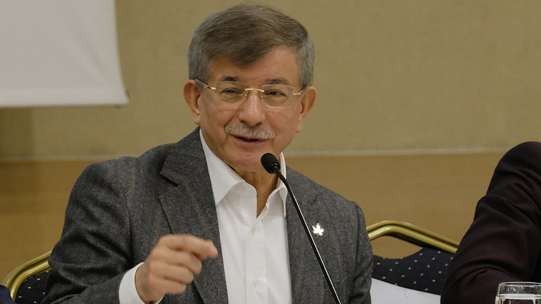 Davutoğlu'ndan Bozdağ'a 14 Mayıs cevabı: Millet, bu zihniyetten kurtulduğu için şükür secdesi edecek