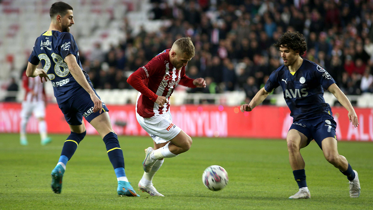 Kanarya 3 puana kondu! Sivasspor:1 Fenerbahçe:3