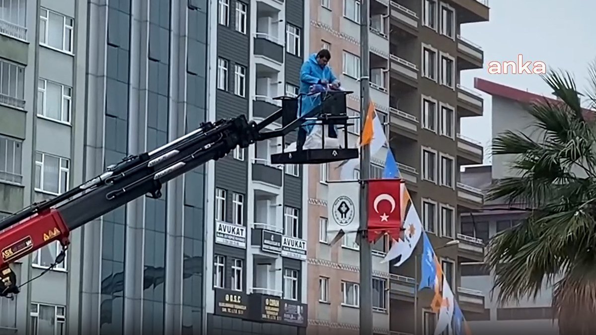 Erdoğan'ın mitingi öncesi CHP'nin afişleri söküldü