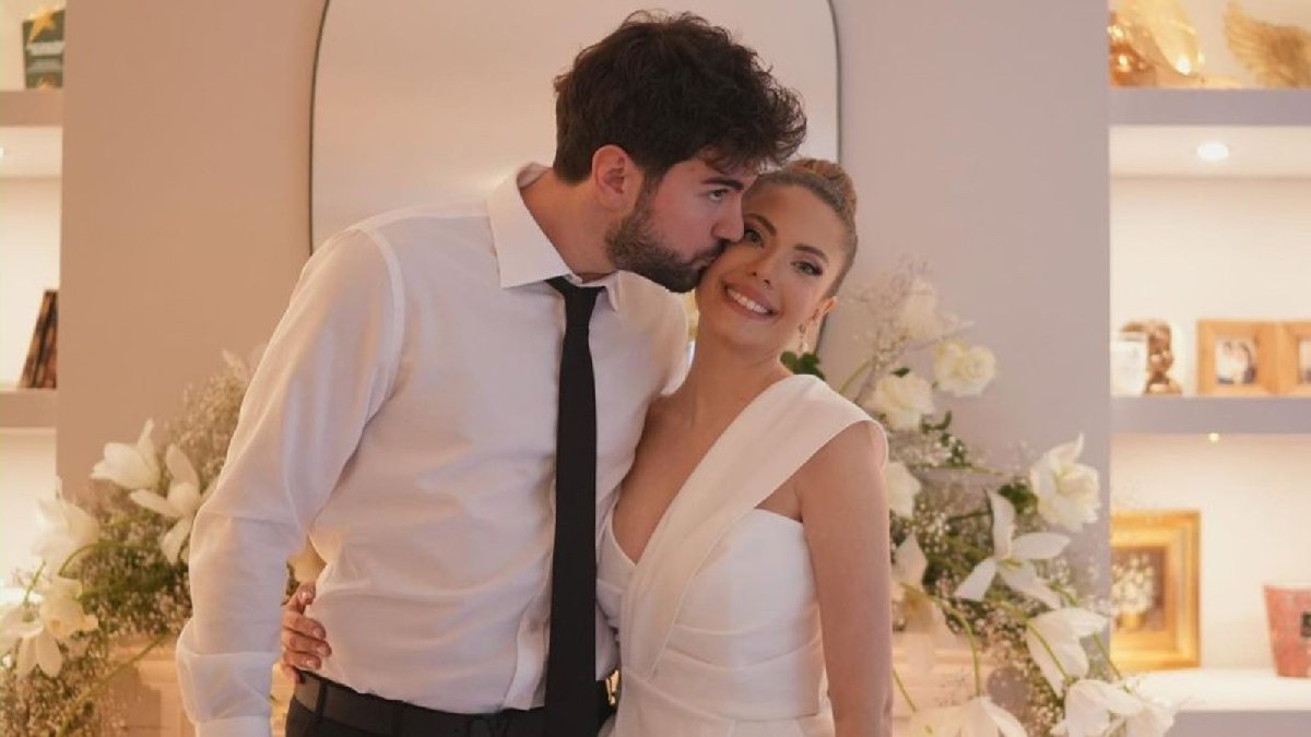 4 yıllık aşkını nişanla taçlandırdı! Eda Ece nişan gecesinde kardeşlerini paylaştı: Görenler 'genetikmiş' dedi!