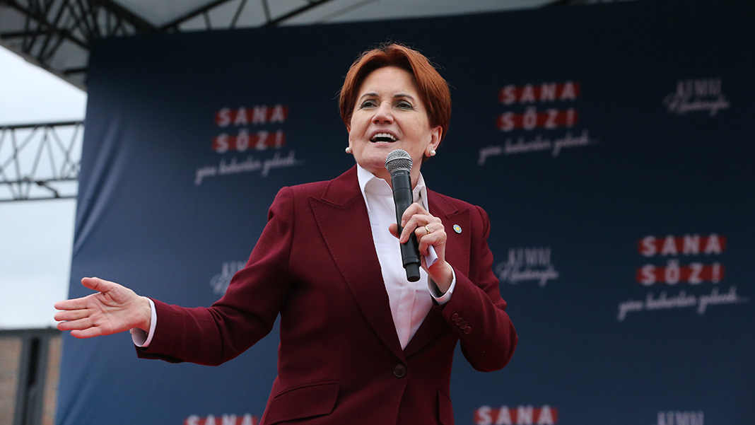 Meral Akşener İzmir'de konuştu: Bizi istismar eden işgalci diyenlere dersini vereceksiniz