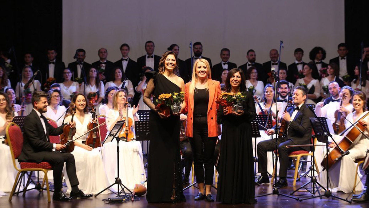 Muhteşem konser ayakta alkışlandı