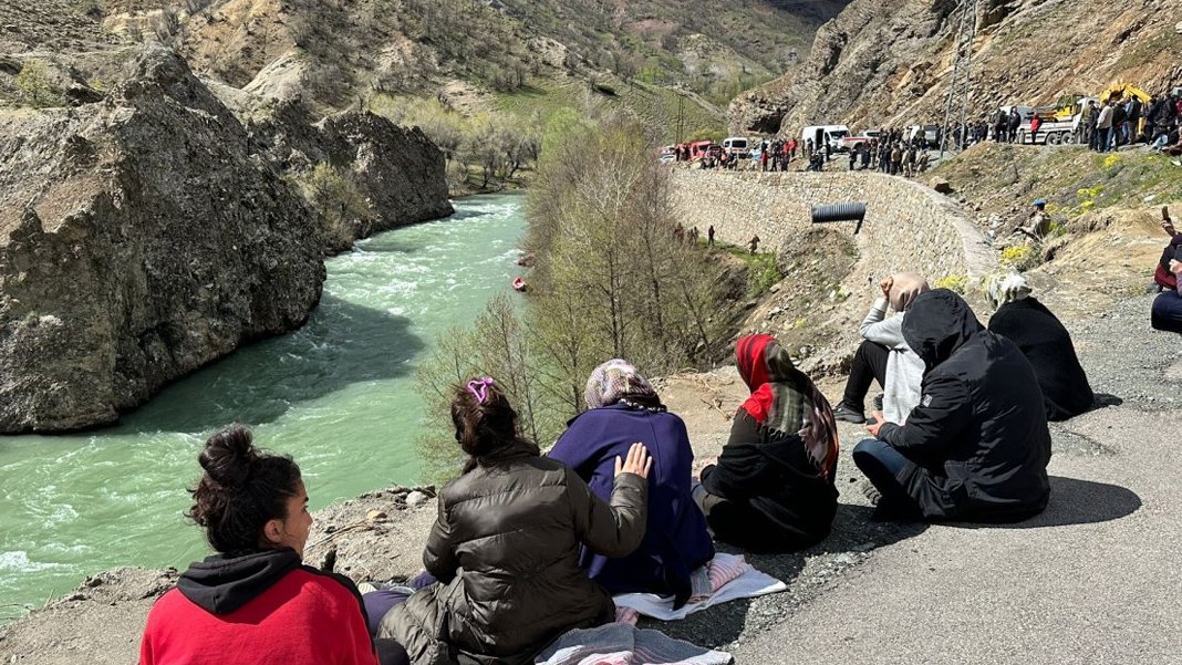 Munzur Çayı'na düşen araç 11. günde bulundu: 3 gençten hala ses yok