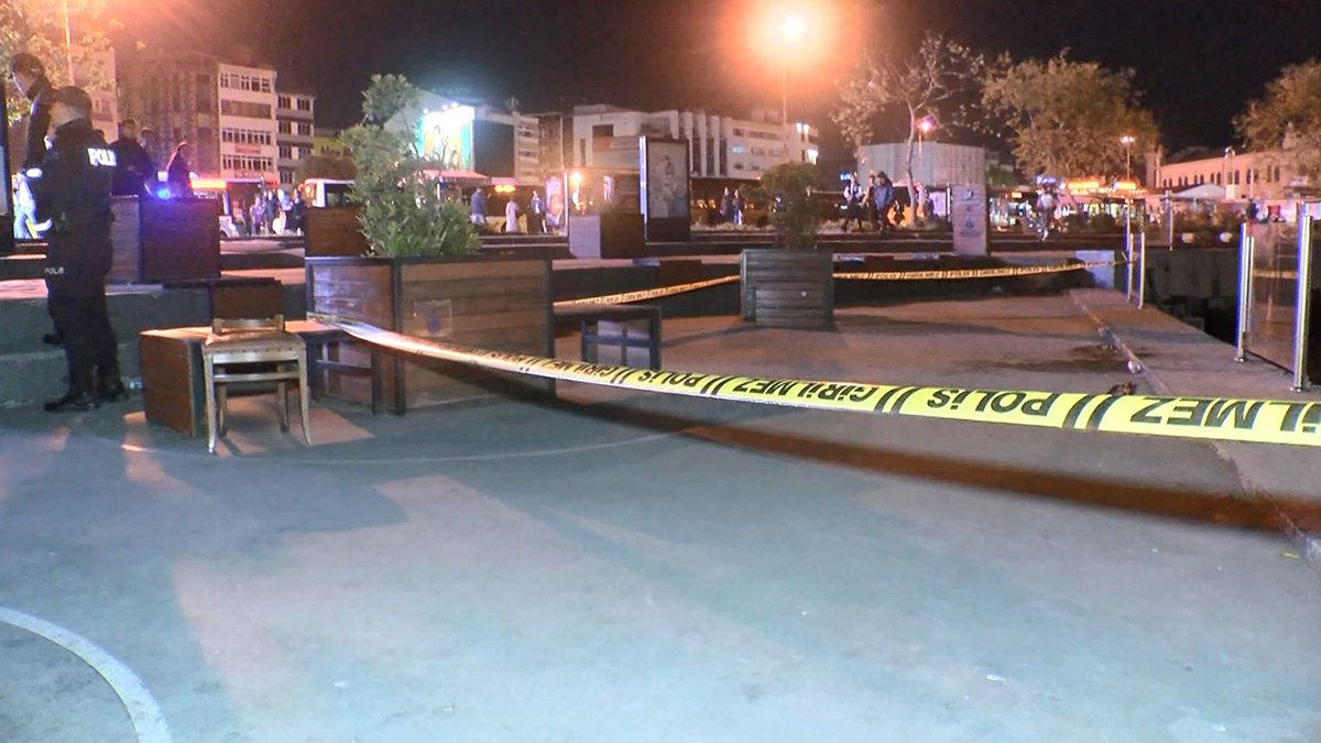 Kadıköy'de 'istek türkü' cinayeti! Sokak müzisyenini göğsünden bıçaklayarak öldürdü