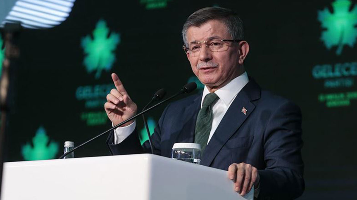 Davutoğlu: Erdoğan cami avlusunda bize hakaret etti