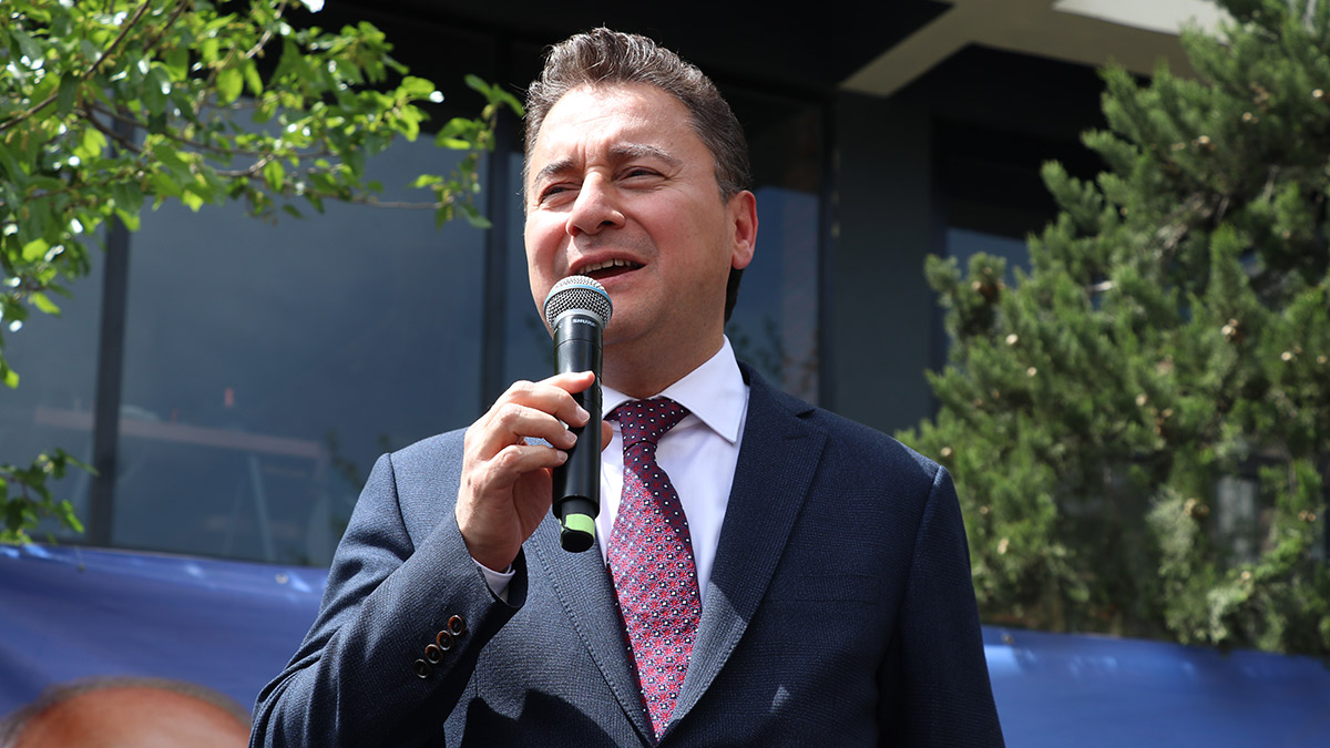 Babacan: Kimse bu milletin iradesine darbe diyemez