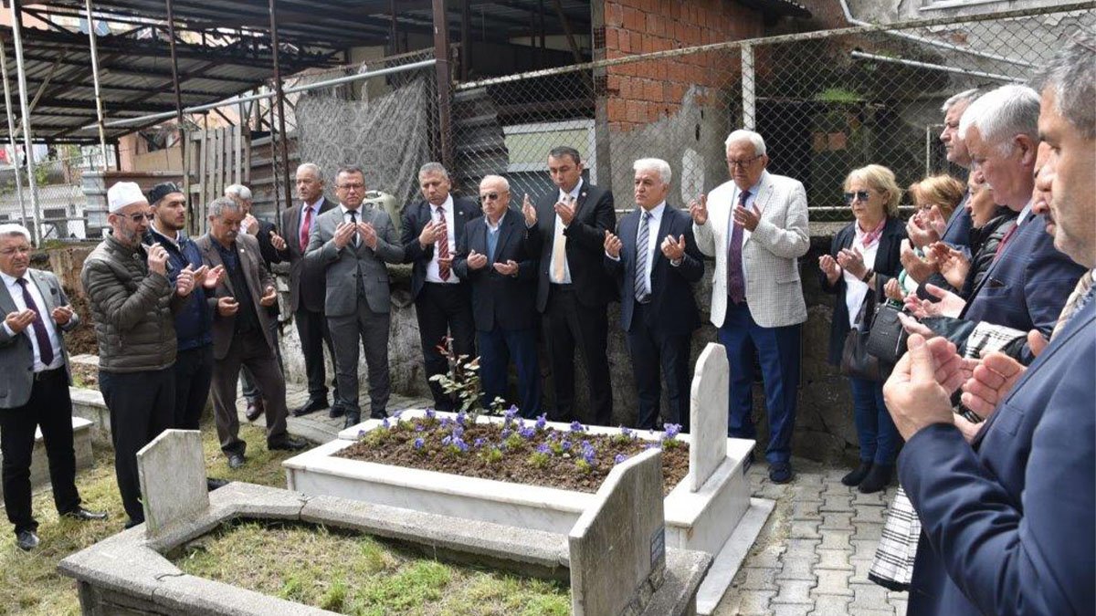 Ereğlili ünlü ressam Osman Zeki Oral, vefatının 11. yılında mezarı başında anıldı