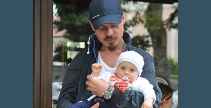 Erdem Kınay 
gece DJ gündüz dadı!