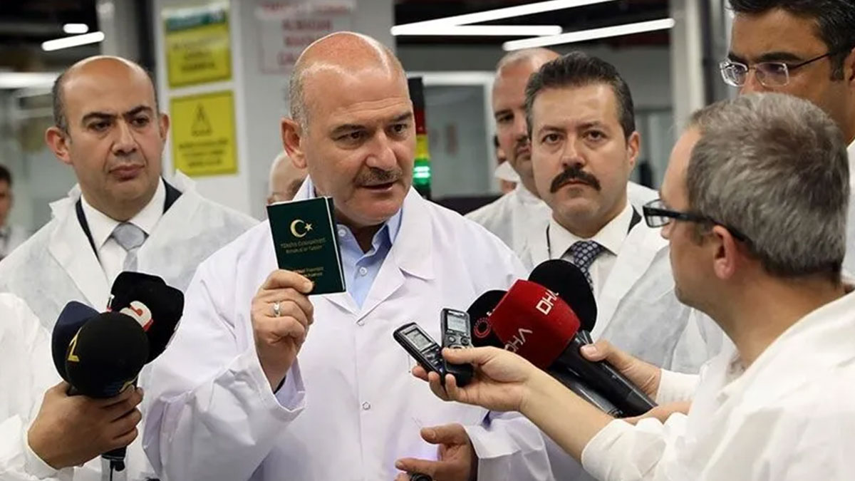 Soylu duyurdu: Yeşil pasaportlar iptal ediliyor