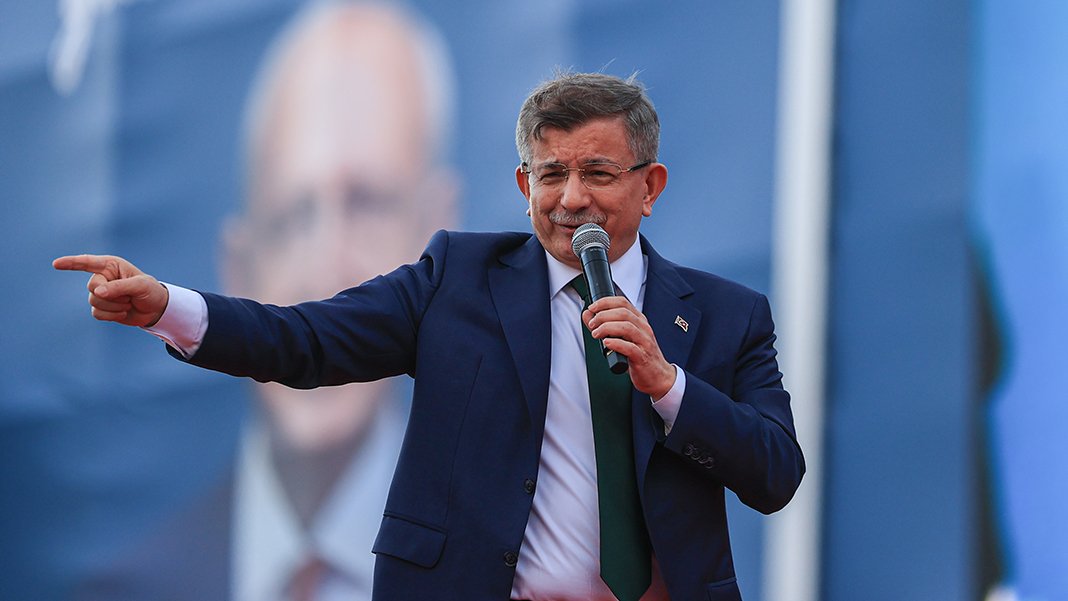 Davutoğlu, Millet Buluşması'nda konuştu: Bunlar ejder meyvesiyle beslenip, halka soğanı çok görürler