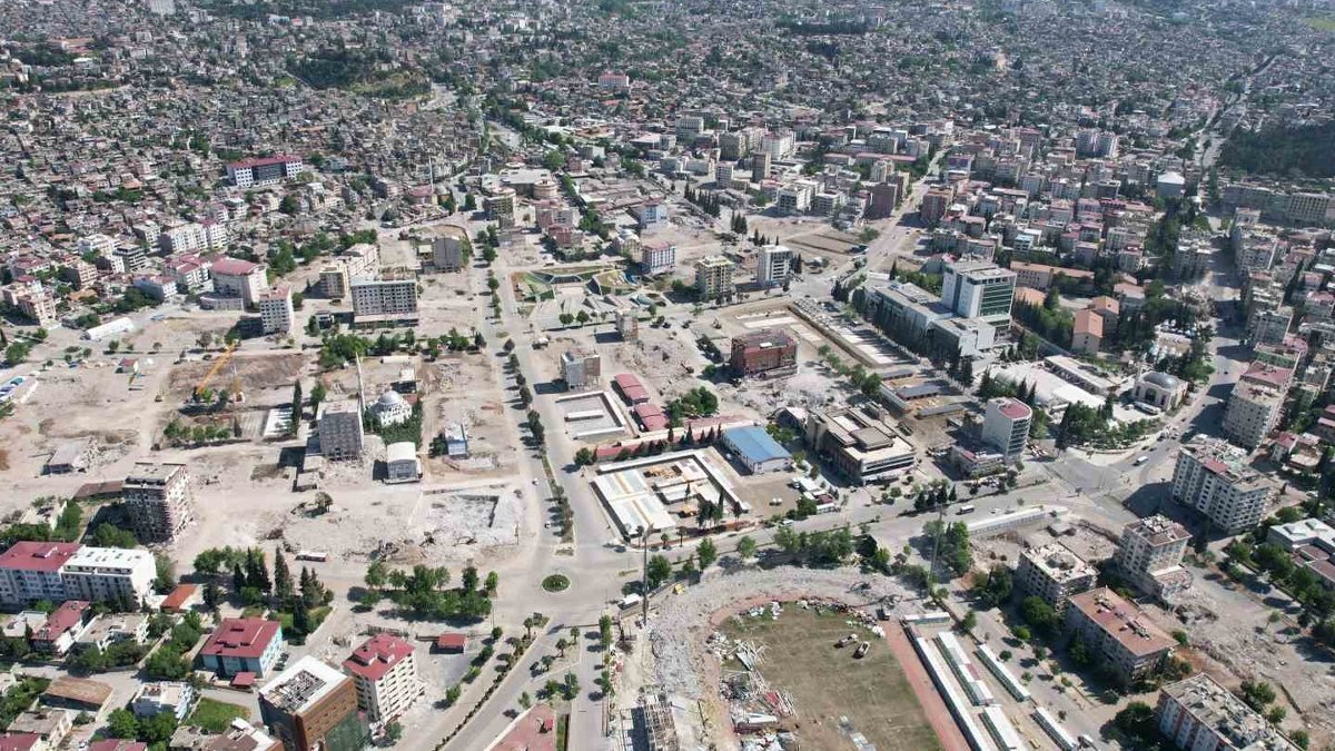 Felaketin üzerinden 3 ay geçti: Bir yanda hayat diğer yanda yıkım...