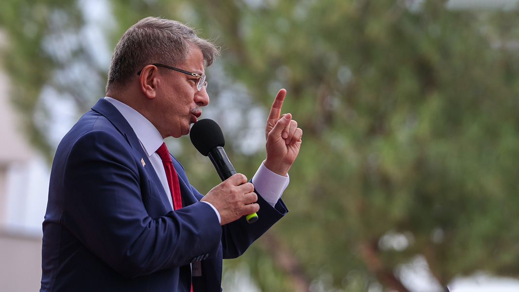 Ahmet Davutoğlu: Trump gibi parlamento basmaya heves etmeyin, Türkiye buna izin vermez