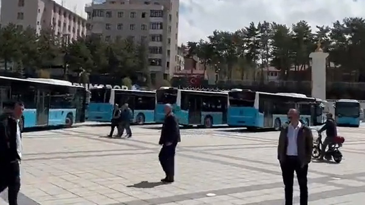 İmamoğlu'nun Erzurum mitingine belediye otobüsüyle engelleme: Bu nezaketsizliğin kara lekesini taşıyacaksın