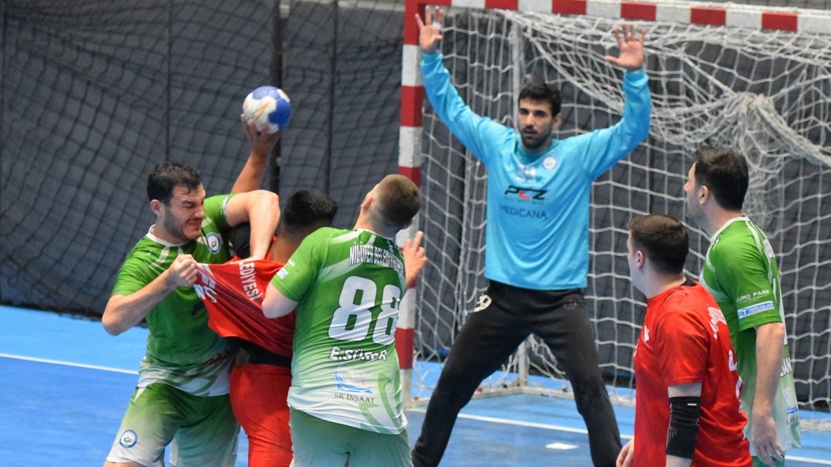Nilüferli hentbolcular sezonu galibiyetle kapadı
