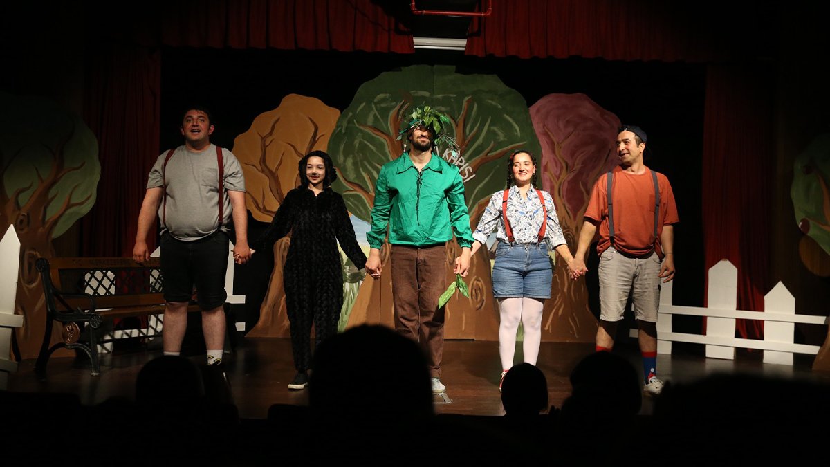 Merkezefendi Kent Tiyatrosu miniklere keyifli anlar yaşattı