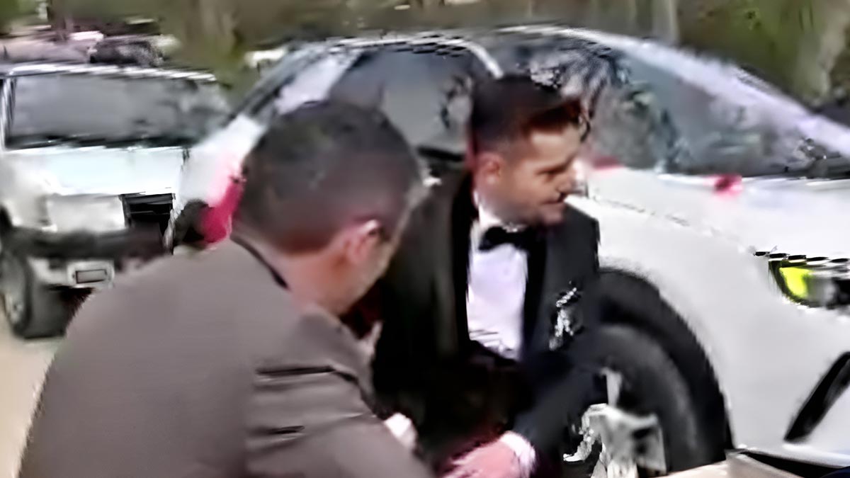Arabadan indirdikleri damattan öyle bir şey istediler ki herkes şaştı kaldı! Bu haber ancak Türkiye'de olur!