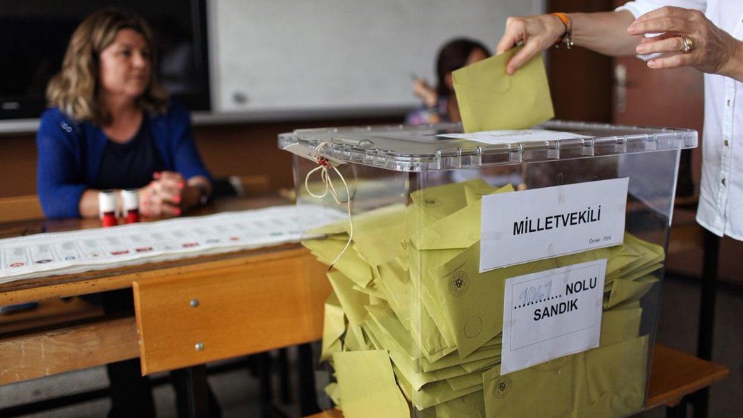 CHP'den sandık güvenliği için yeni uygulama: Görevliler, bilişim sorumluları ve avukatlar yer alacak