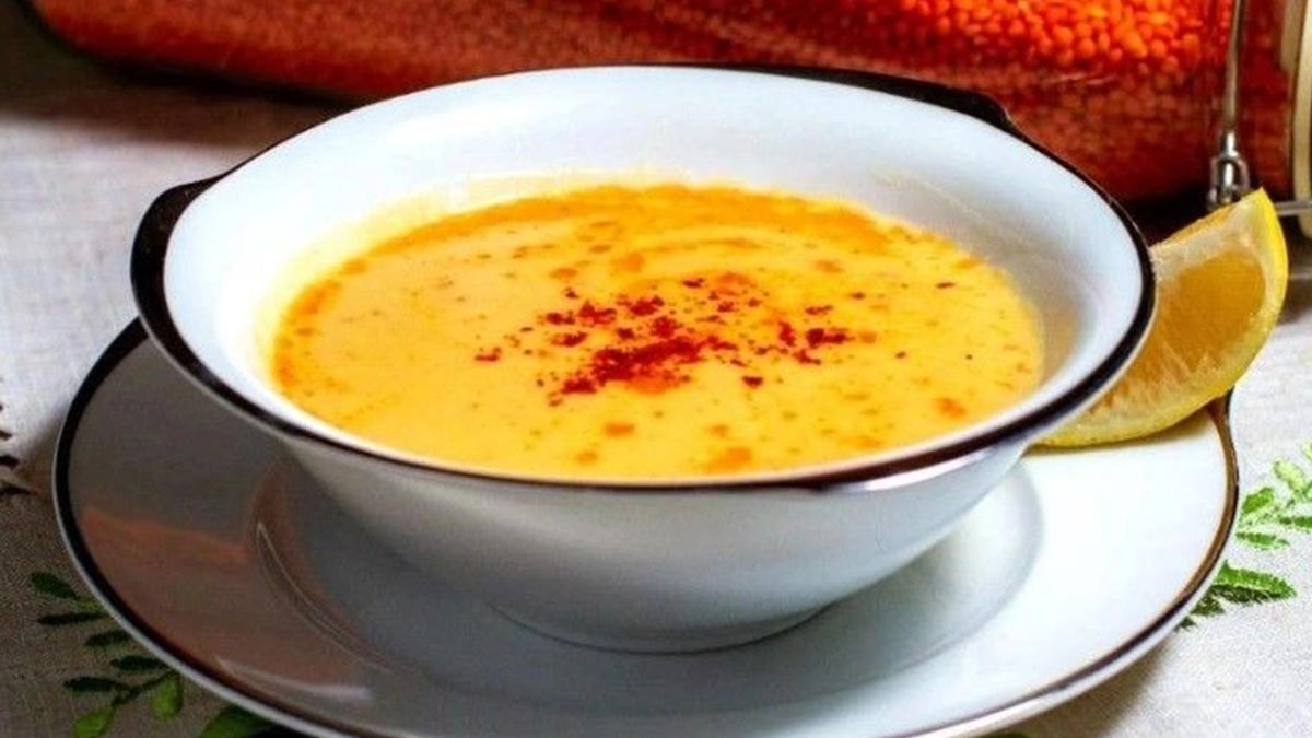 Yıllarca yanlış pişirmişiz! Mercimek çorbasını tencerede pişirmeyin, lokanta usulü için bunları yapın