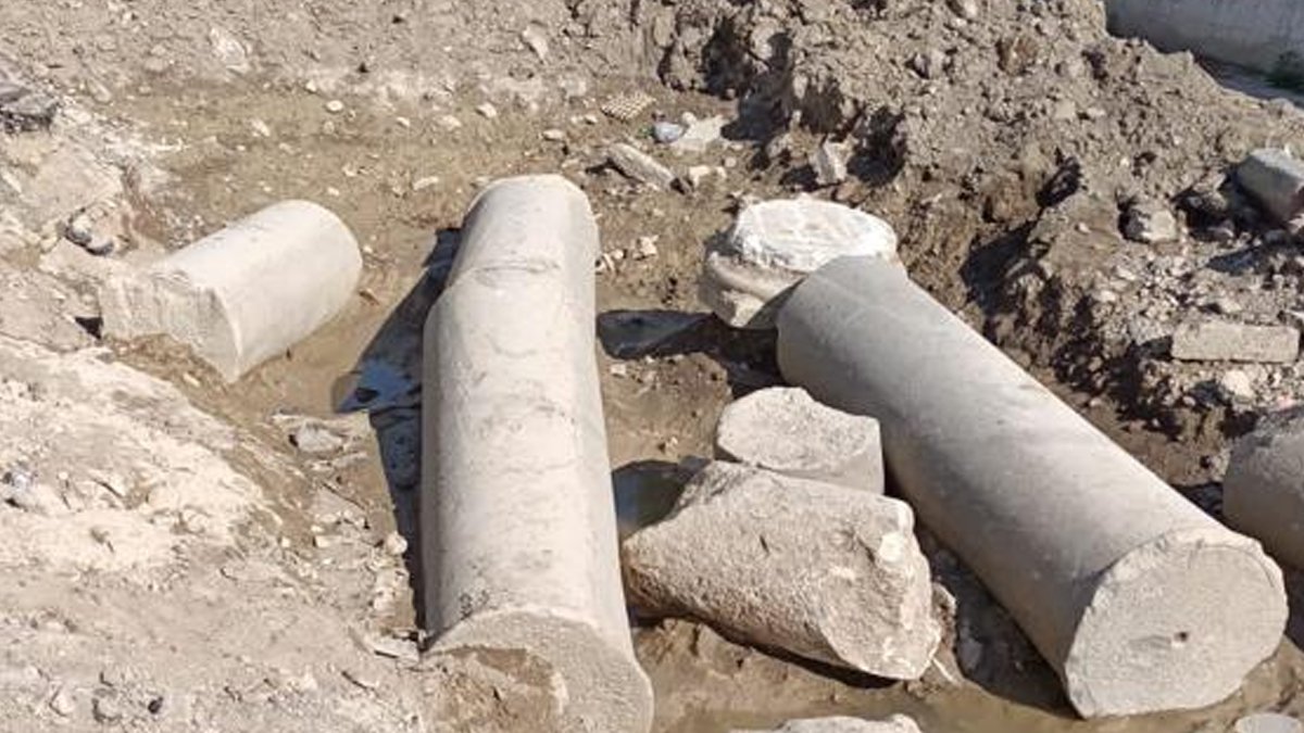 İş makineleri kanal açarken çıkardı: Çalışmaları durduran sütun