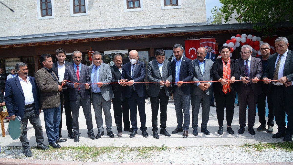 Başkan Ekicioğlu, dernek açılışına katıldı