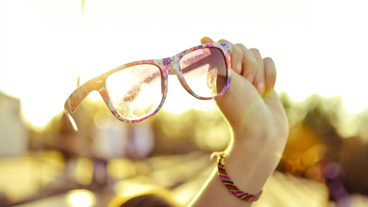 Çizilen gözlüklerinizi çöpe atmayın! Bu tarif ile çizikler tarihe karışıyor: 1 dakikada camdaki çizikler kayboluyor...