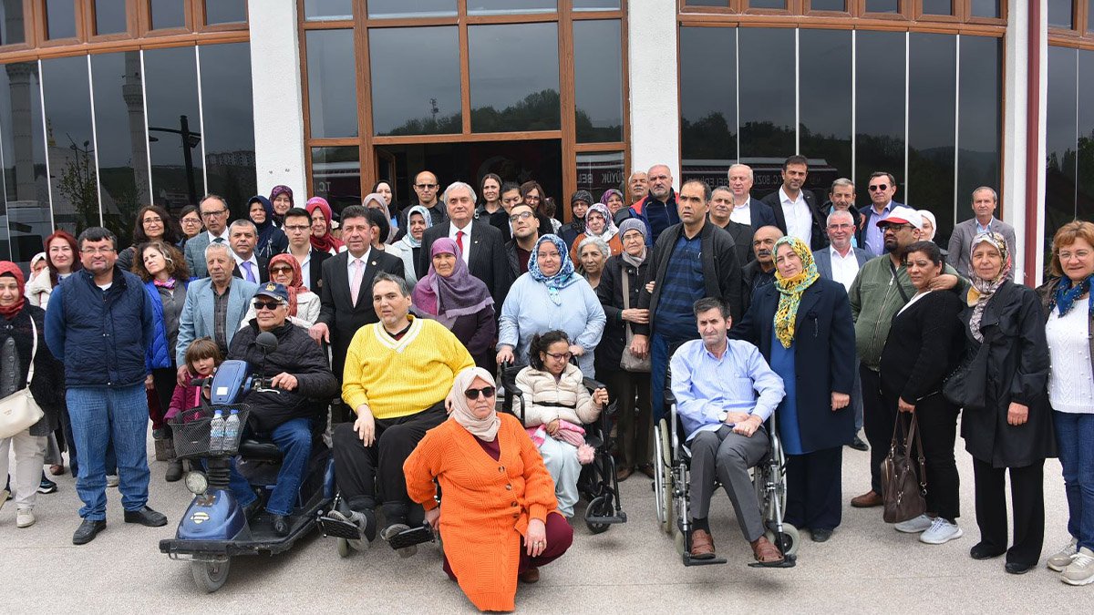 Başkan Bakkalcıoğlu Engelliler Derneği üyeleri ile bir araya geldi