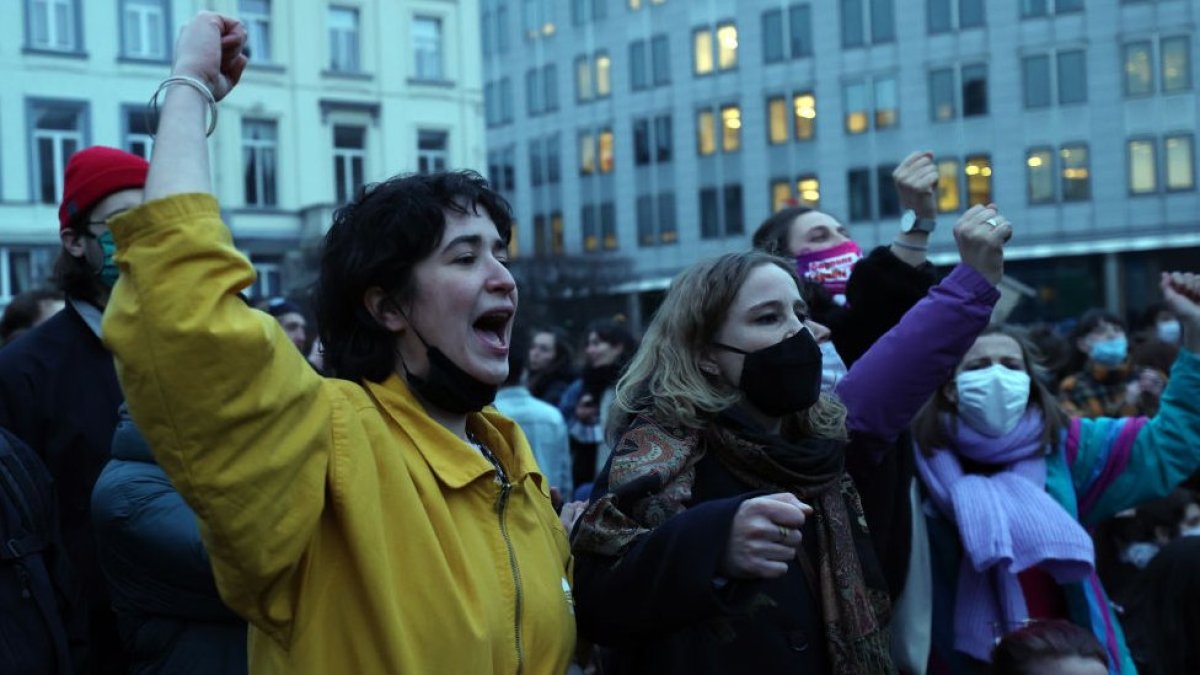 Brüksel artan kadına şiddete ‘dur’ dedi: Türkiye çekildi AB imzaladı