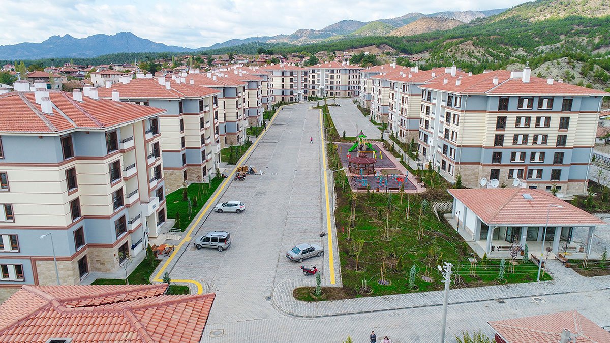 Bu illerde TOKİ'ye başvuranlar kurasız ev sahibi oldu! Şans yüzlerine güldü