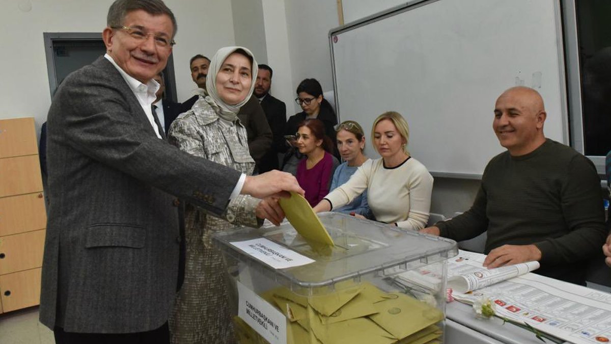 Davutoğlu'ndan 'sandıklara sahip çıkın' çağrısı