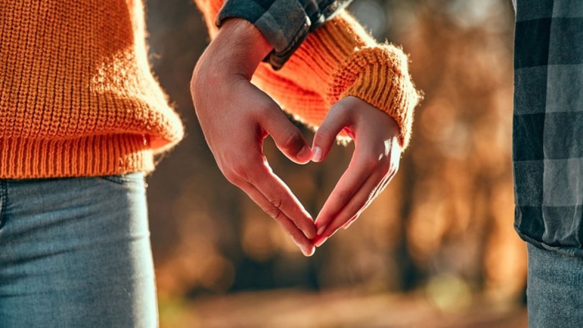 Aşk Dolu Sözler: Sevgiyi İfade Etmek İçin Sözler