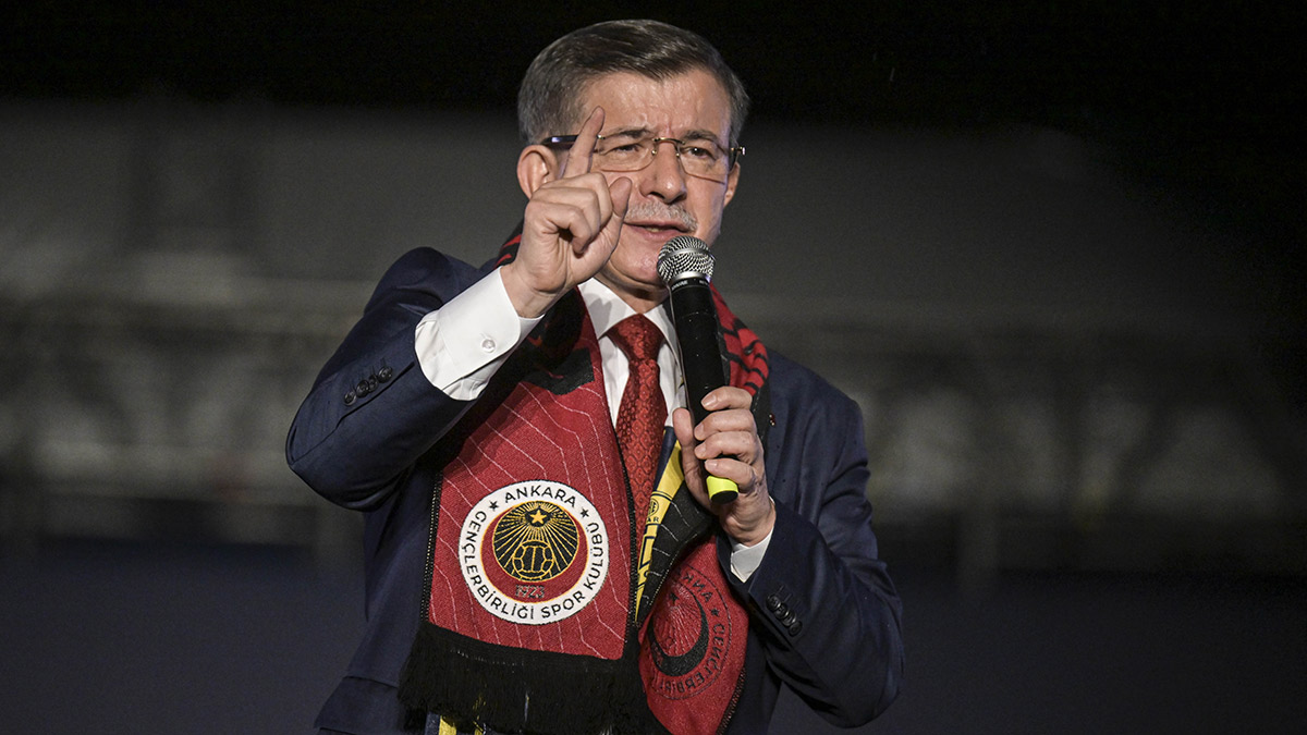 Davutoğlu: Erdoğan bütün imkanlara rağmen güvenoyu alamadı