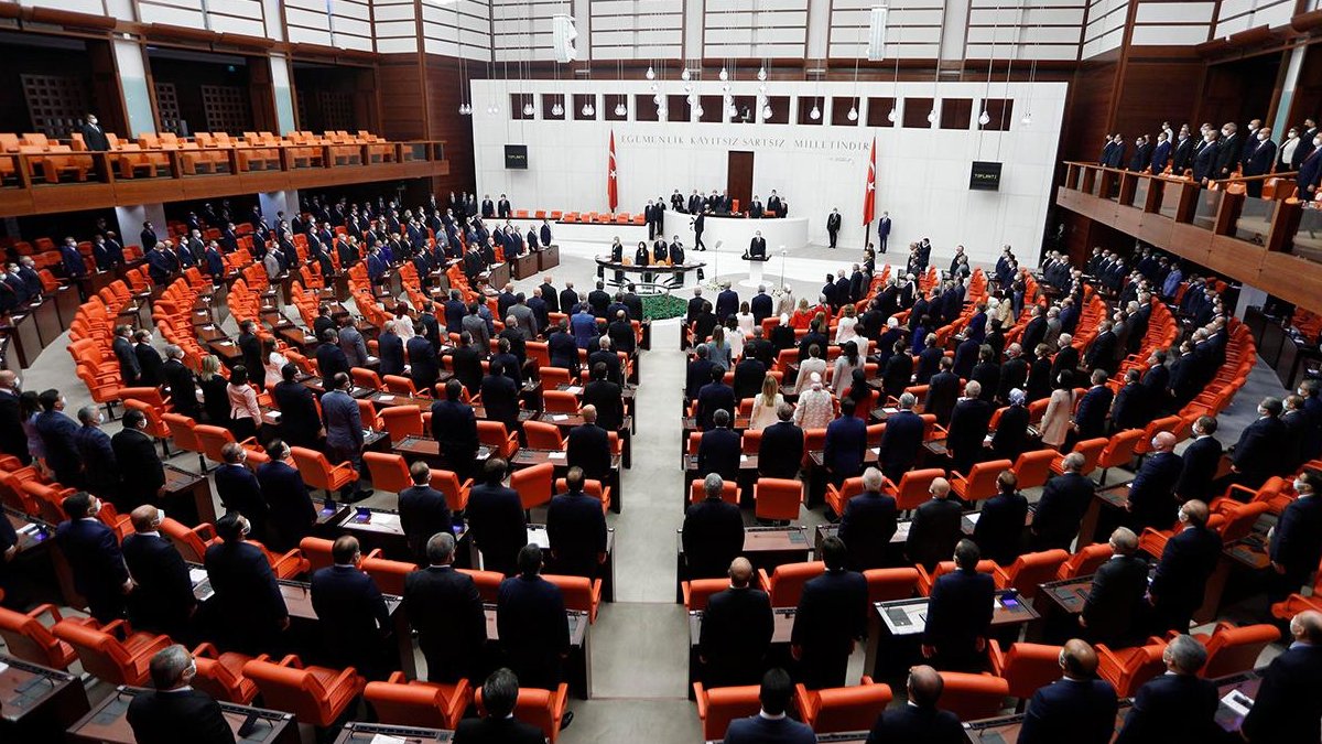 TBMM yeni döneme hazır: 16 parti mecliste
