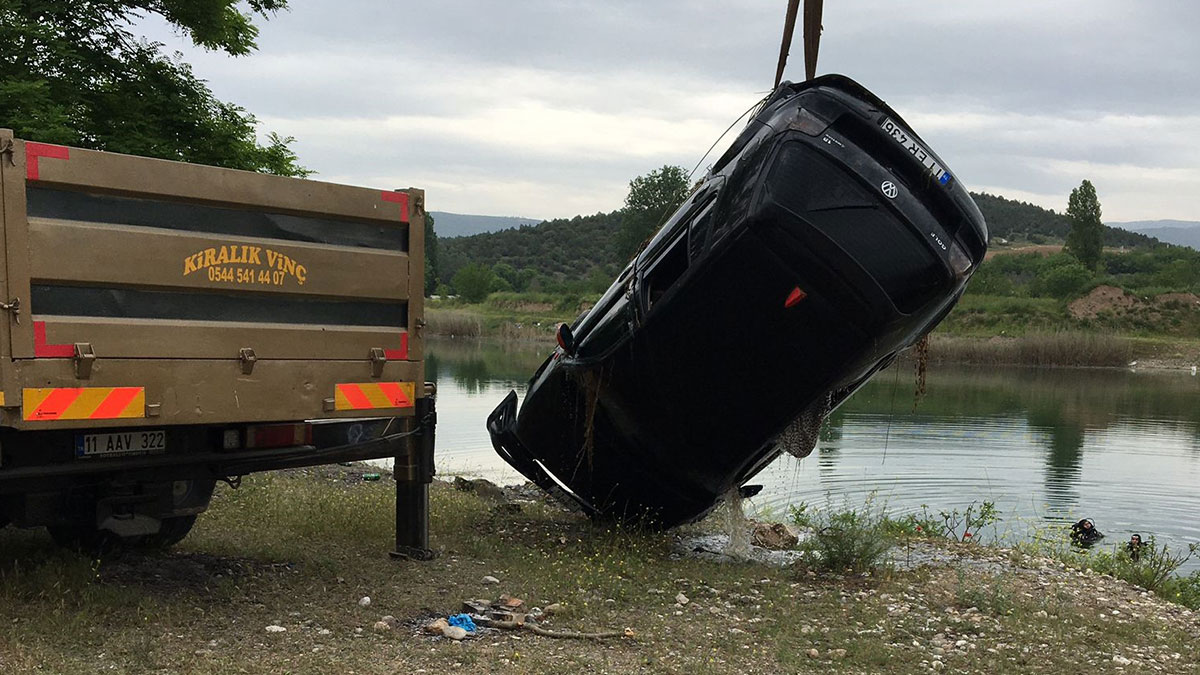 Bilecik'te feci olay! Araç göle uçtu