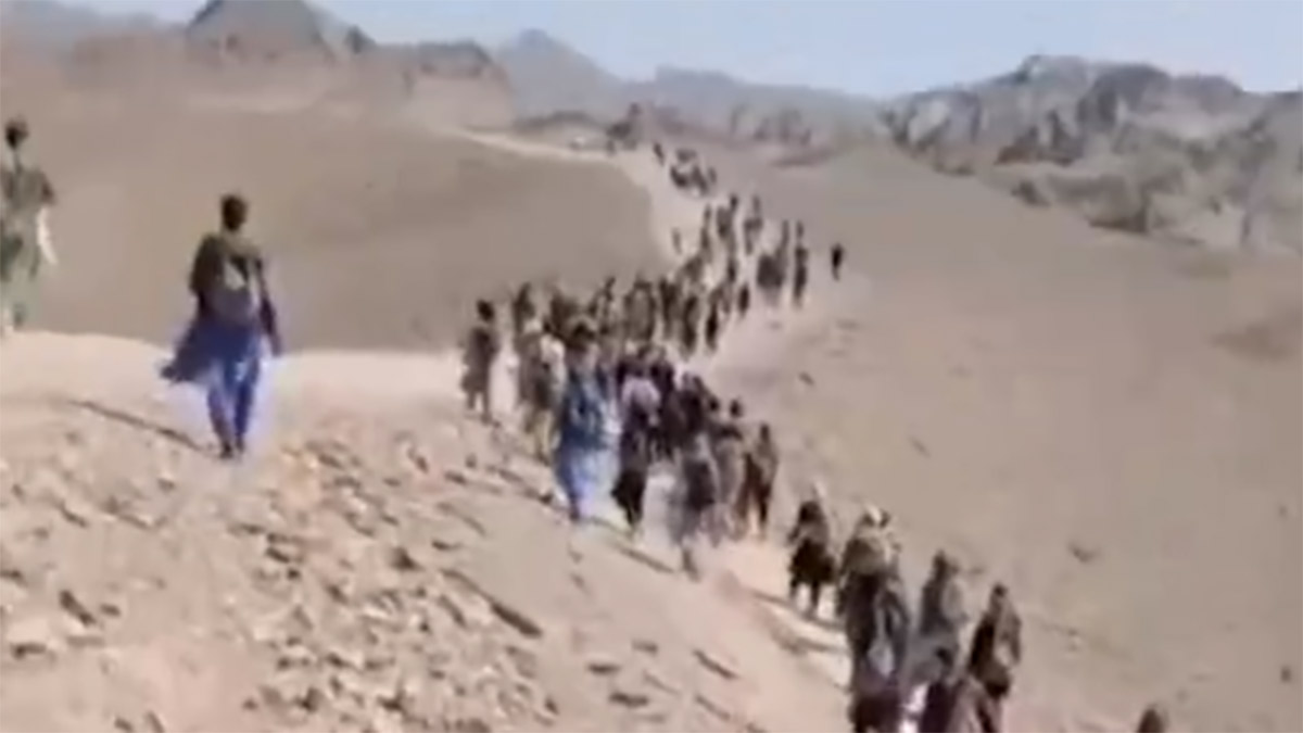 Akın akın geliyorlar! Yüzlerce kişilik Afgan grubu, Türkiye'ye doğru yola çıktı