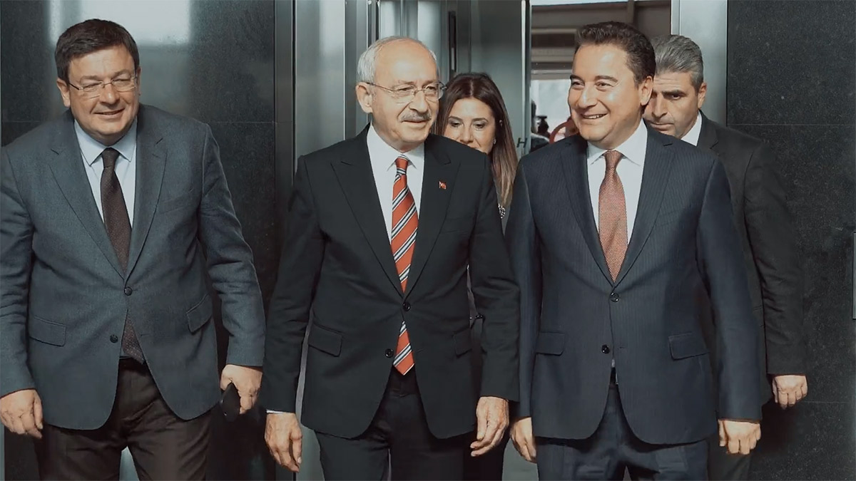 'İki seçenekli bir seçime gidiyoruz' diyen Babacan sordu: Otoriterlik mi demokrasi mi?