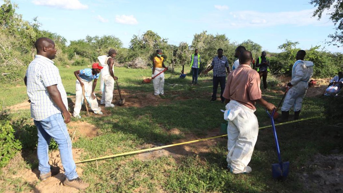 Cennet vaadi ölüm getirmişti: 'Açlık tarikatı' vahşetinde kazdıkça ceset çıkıyor