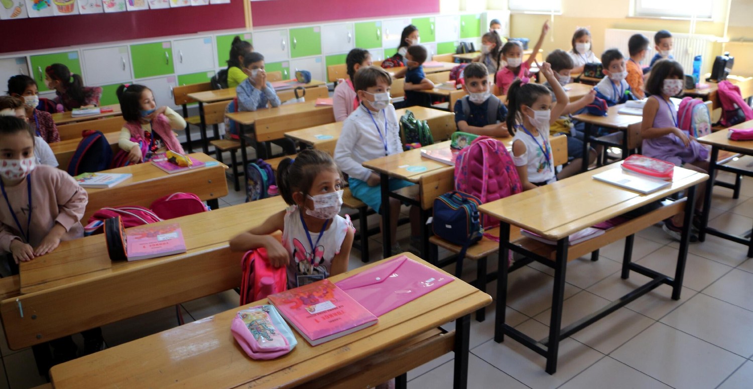 MEB'den peş peşe tatil kararı! Öğrenciler bayram edecek: O tarihlerde ders yok!