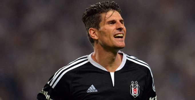 Beşiktaş'tan ayrılan Mario Gomez Bundesliga'ya döndü!