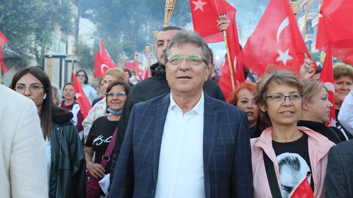 Edremit Belediye Başkanı Arslan, 19 Mayıs’ı kutladı