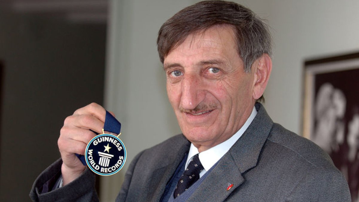 Dünyanın en uzun burunlu adamı hayatını kaybetti