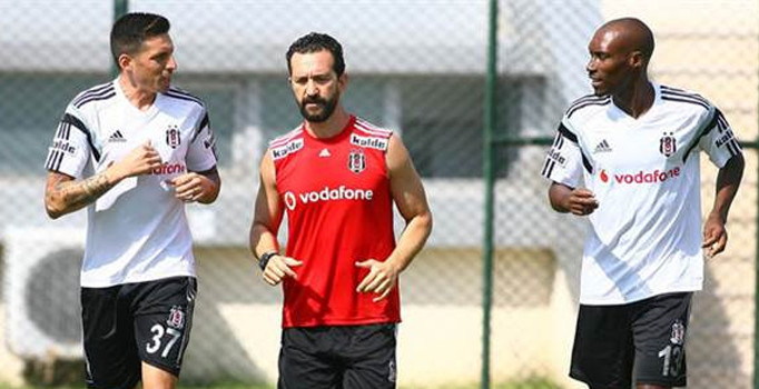 Jose Sosa, Beşiktaş'ın Avusturya kampından gönderildi