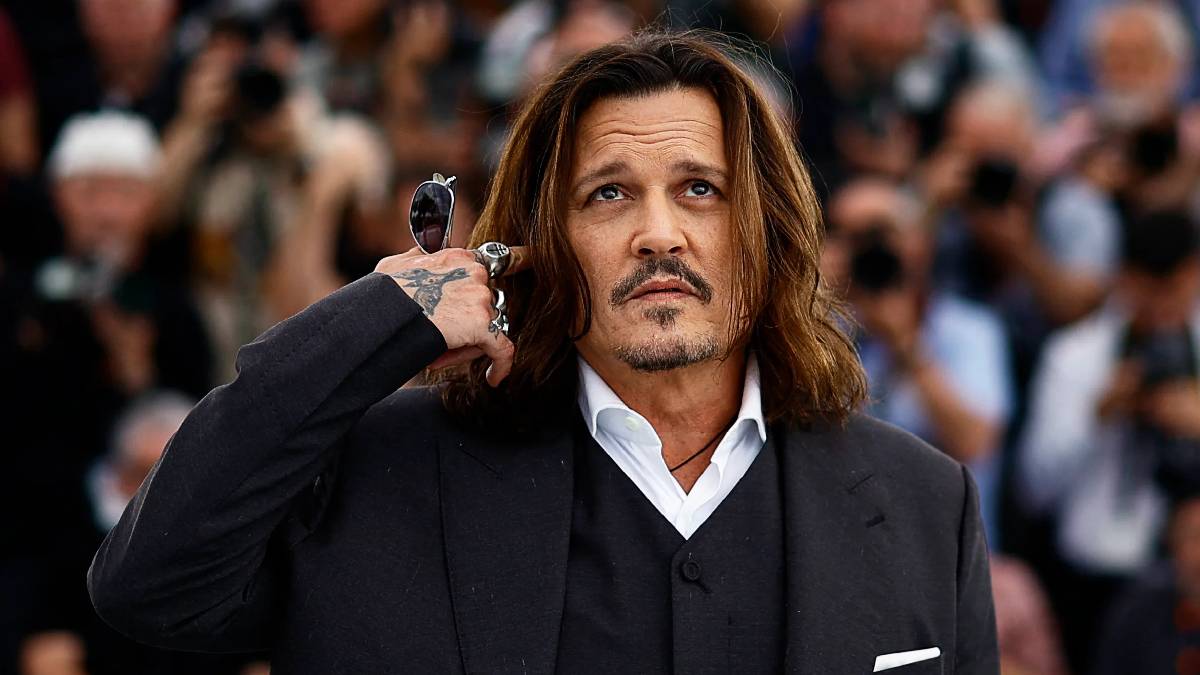 Johnny Depp bu kez eski eşiyle değil dişleriyle gündem oldu! Tüm dünya Johnny'nin dişlerine dikkat kesildi!
