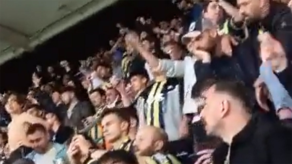 Tribünlerde 'Mecliste Hizbullah istemiyoruz' sloganı