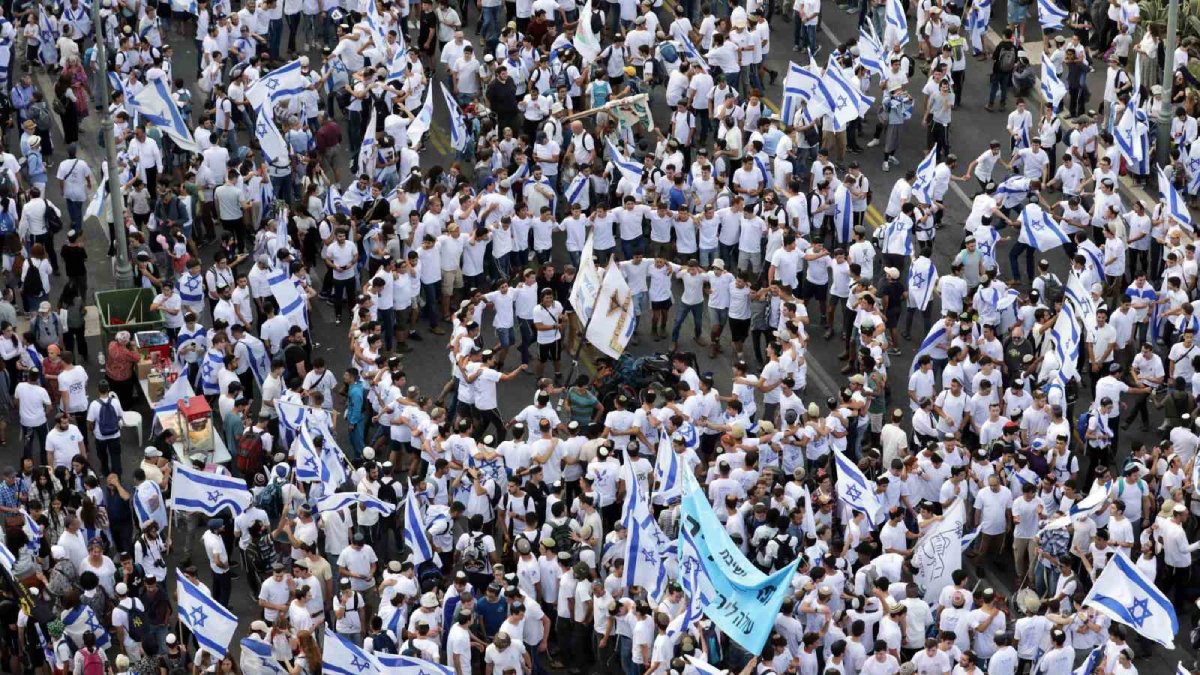 Fanatik Yahudilere tepki yağıyor! Kudüs’te provokatif bayrak yürüyüşü